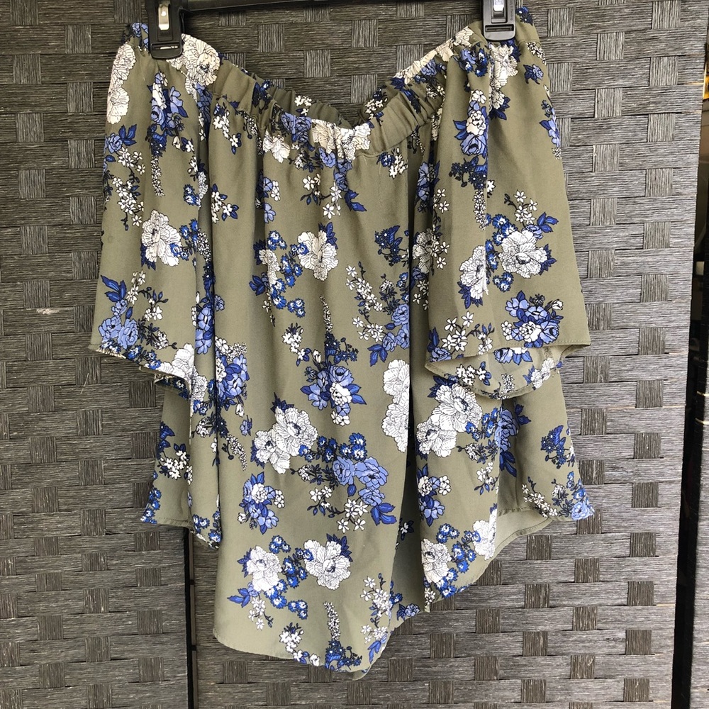 Off The Shoulder Floral Blouse - Picture 3 of 7